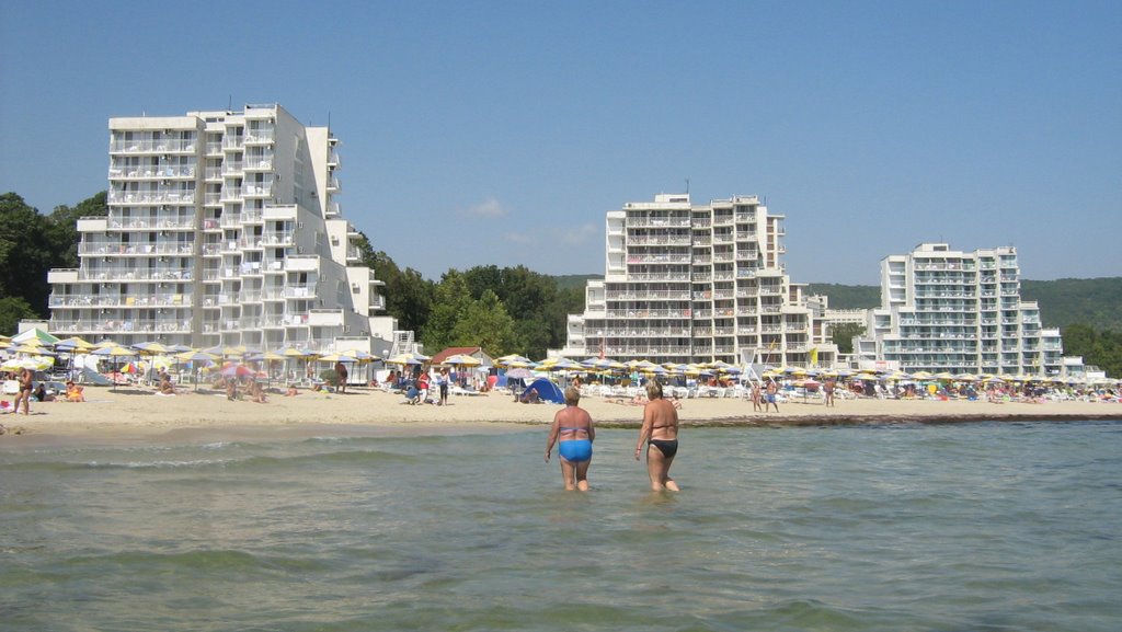 ALBENA - OASIS FOR HOLIDAYS. THE HOTELS ELITSA, NONA AND BORJANA by aticank Nikolay Kole…