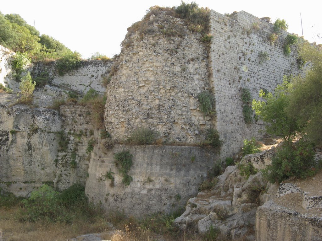 Noto Antica - Mura by Daniele Dapretto