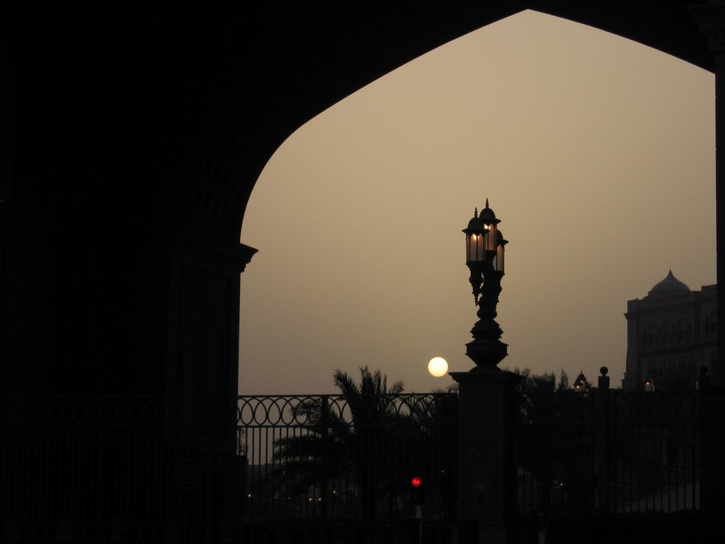 Abu Dhabi March 2008 - Sunset over presidential palace by Antoine GUILBOT