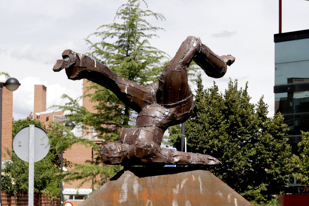 Francisco Casquero González's "Voltereta" sculpture by caskero