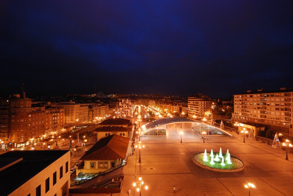 Oviedo at night by Ossiland