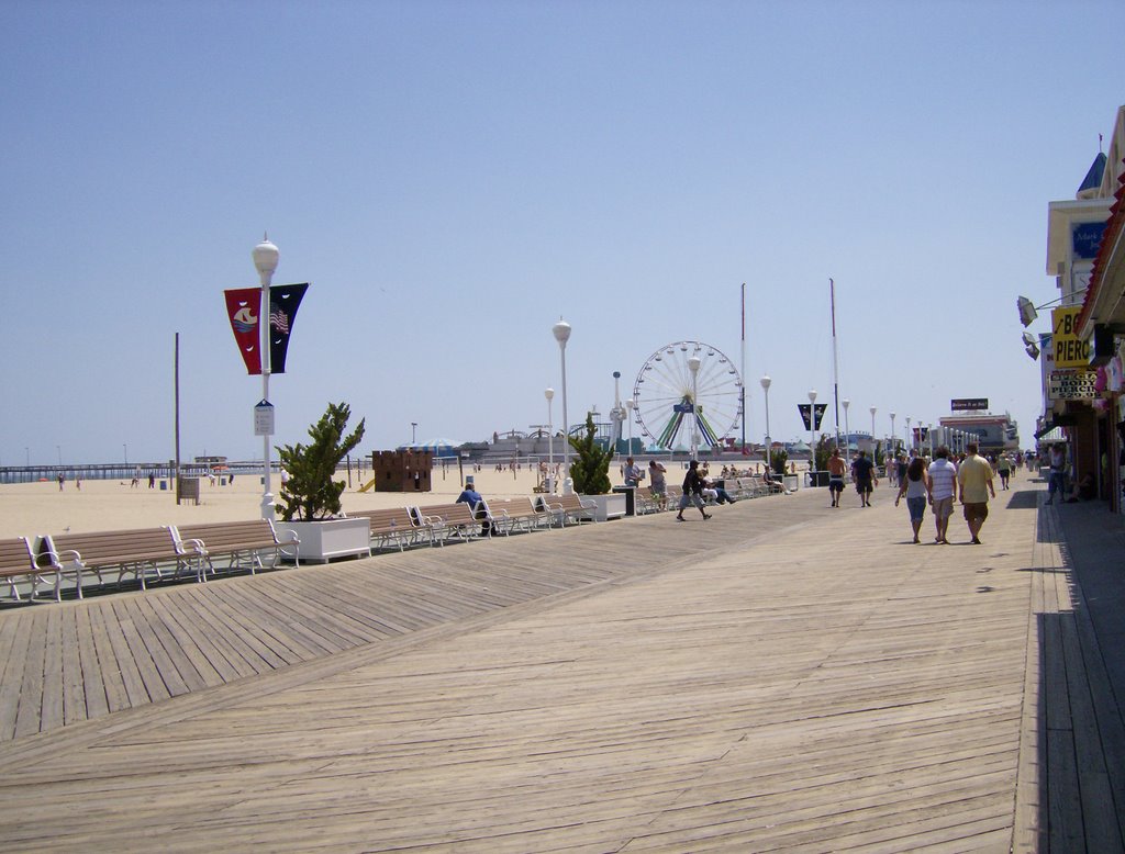 Boardwalk at Ocean City, Maryland by krmoubray