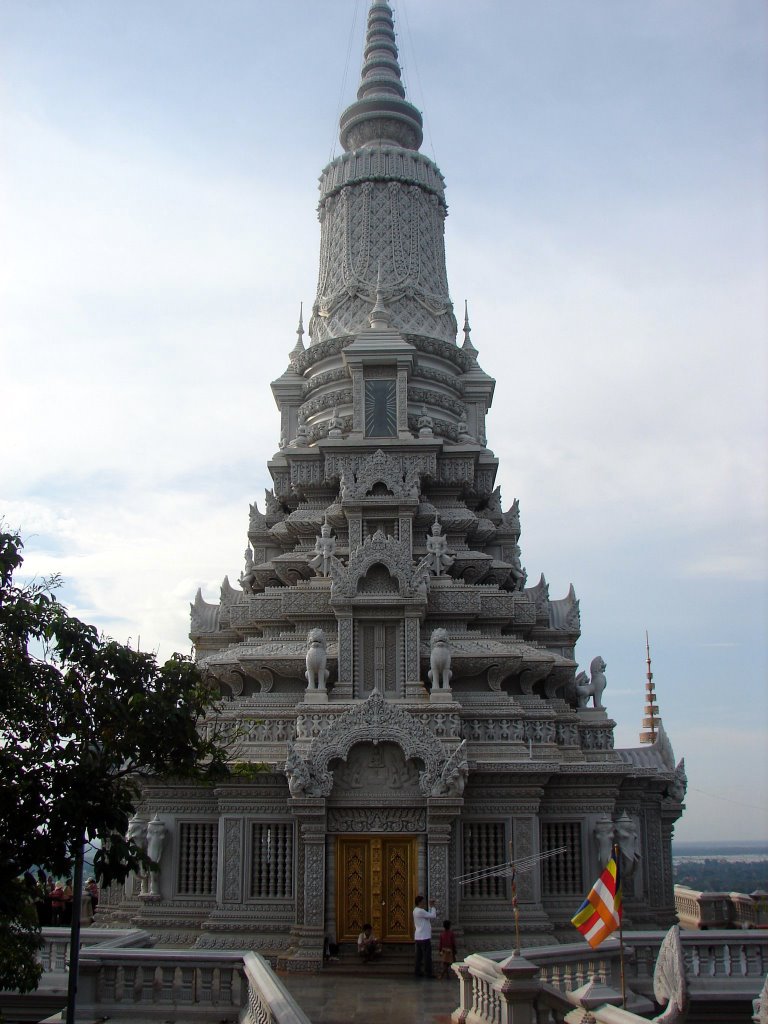 Phsar Daek Commune, Cambodia by Hayri Bolat