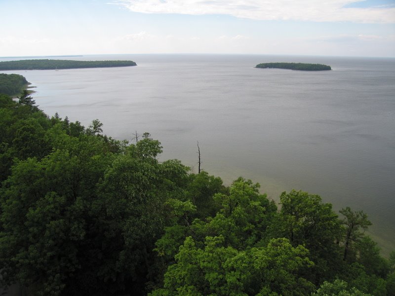 View westward to Horseshoe Is from Eagle Tower by RoadMode