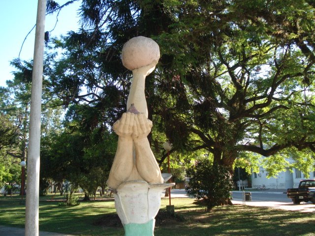 Monumento a la Naranja by Sandra Cárcamo