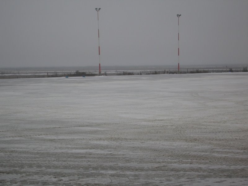 Tarmac with the Hudson Bay in the background by RoadMode