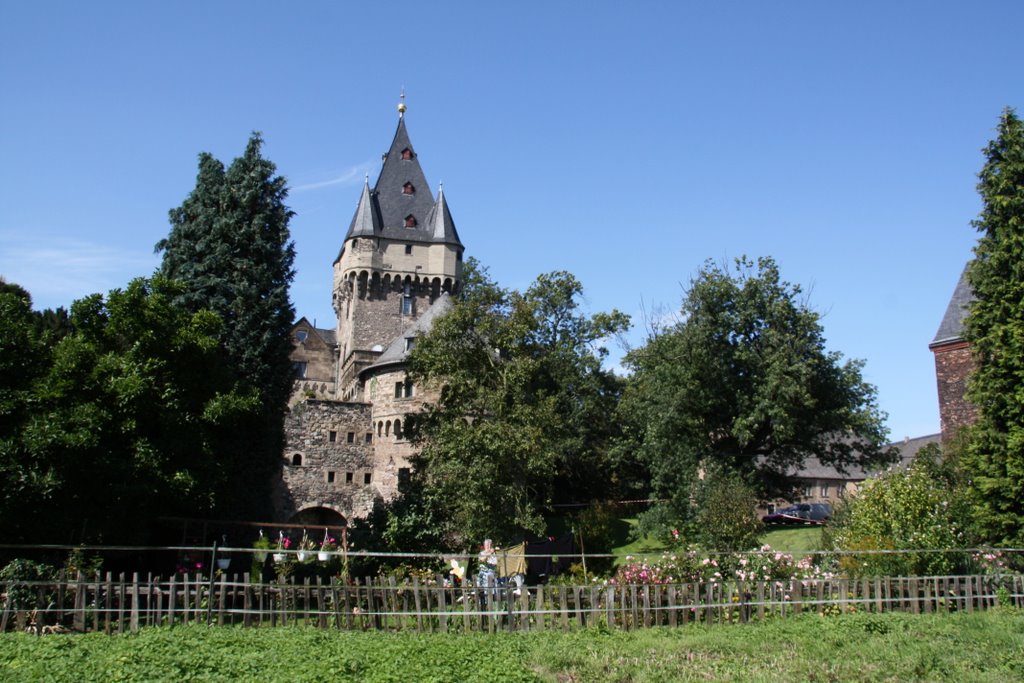 Schloss Hülchrath by Alfons Buschhüter