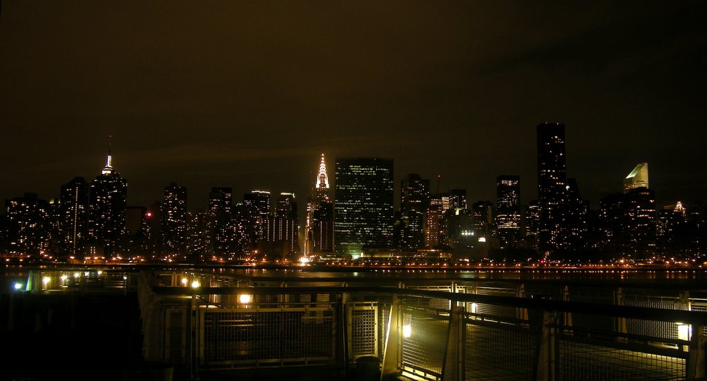 New York City Skyline (from The Gantry Plaza State Park, Long Island City), September 2008 by Armando A