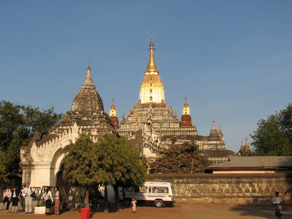 Ananda temple. Gorgeous. by dennislad