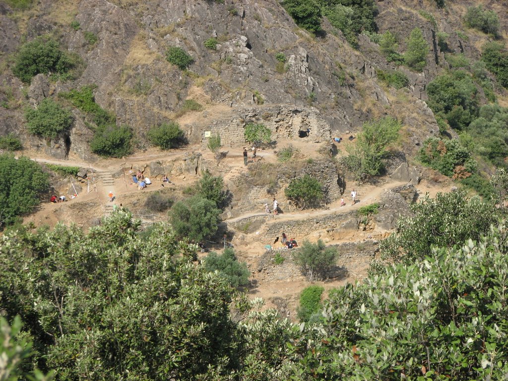 Château LASTOURS - Fouilles archéologiques by DESRENTES ERIC