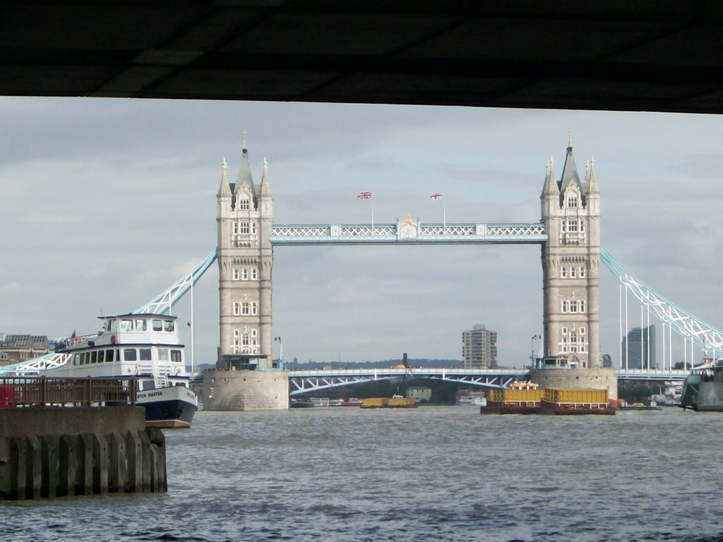 Tower Bridge by ttamzz