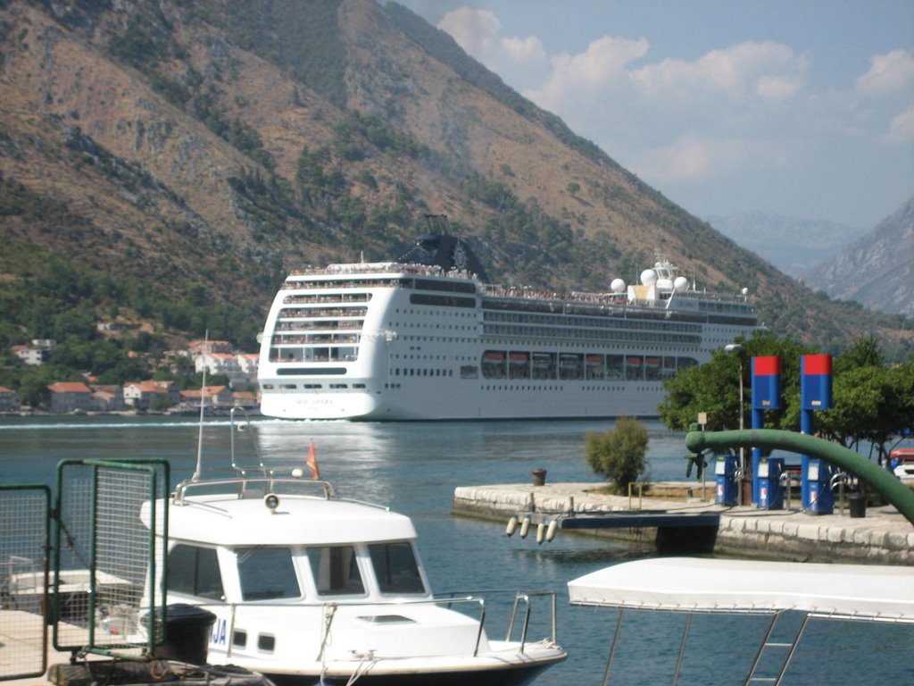 Kotor září 2008 by Ivan Chromy