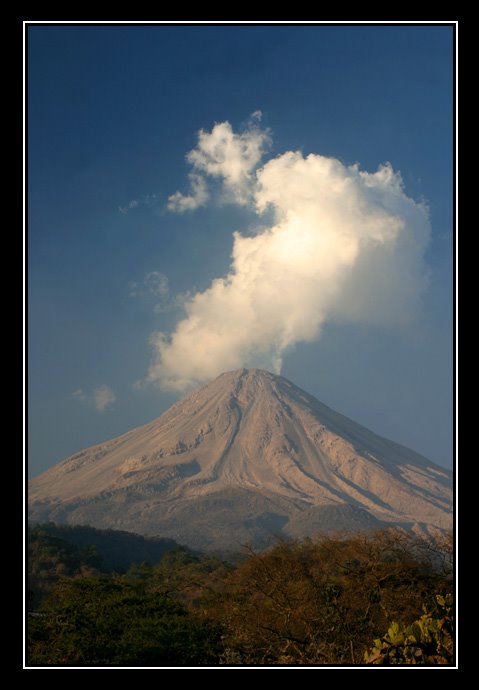 El Volcán de Colima by J.Ernesto Ortiz Razo