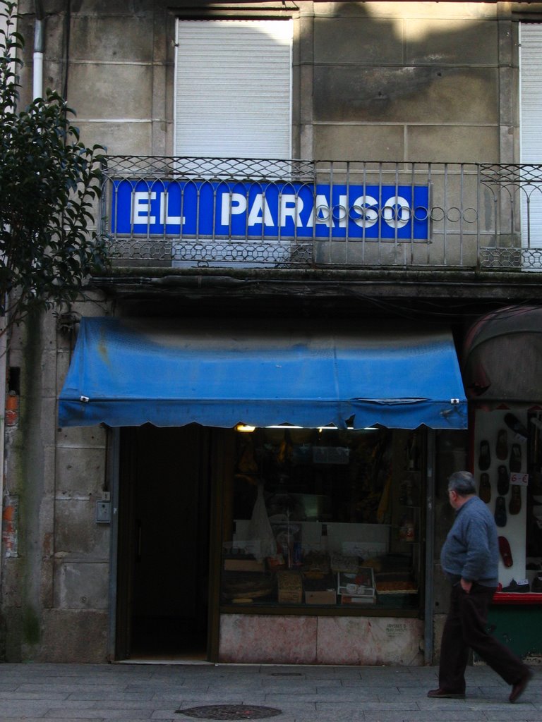 El Paraíso, una tienda con solera. (A traditional shop) by Public