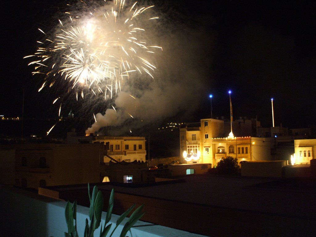 Triq Simirat, Għajnsielem, Malta by Vernominon