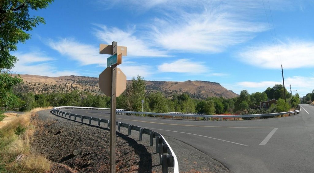 Intersection of E Main and NE 3rd , John Day by kermynator