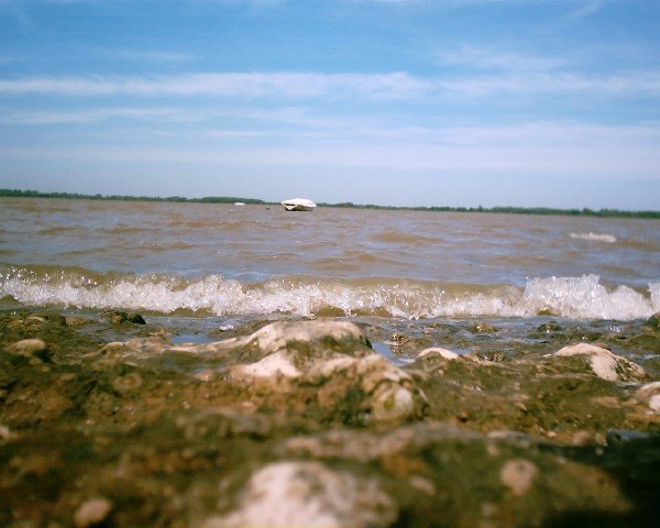 Playa Punta Gorda, debajo del Parador by Mariana Tossi