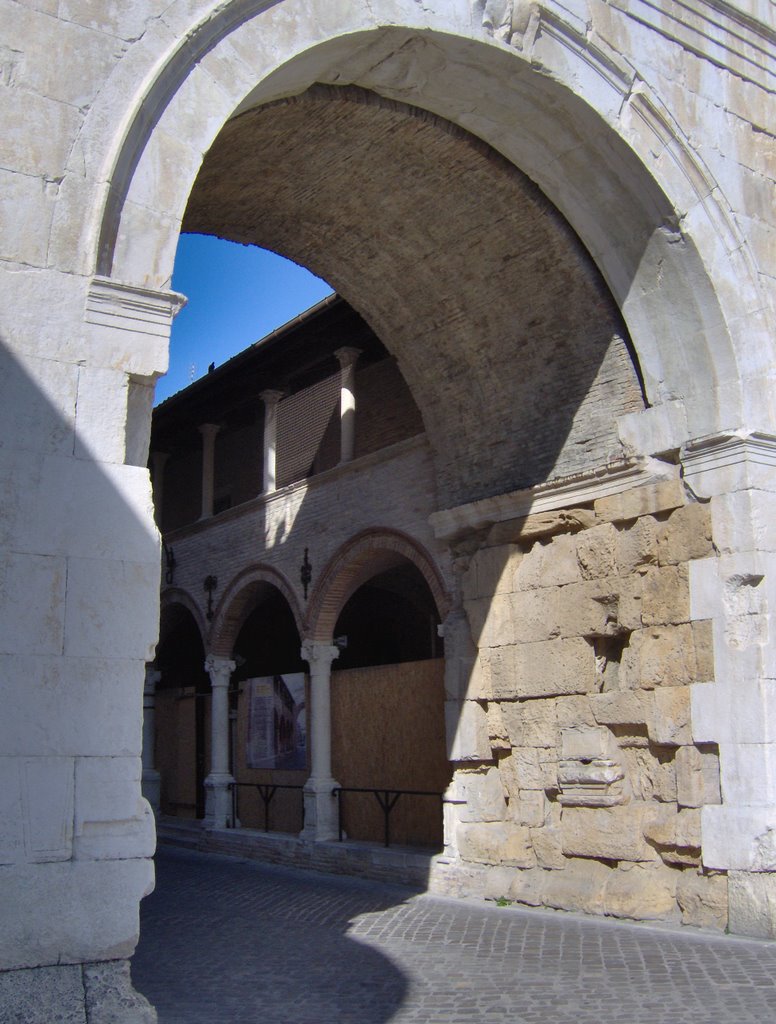 Ingresso centro storico di Fano by Sinapsi81