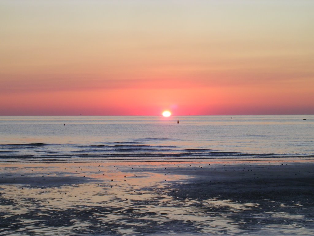 Alba d'agosto dalla spiaggia 92 di Riccione by Claudio Gallini