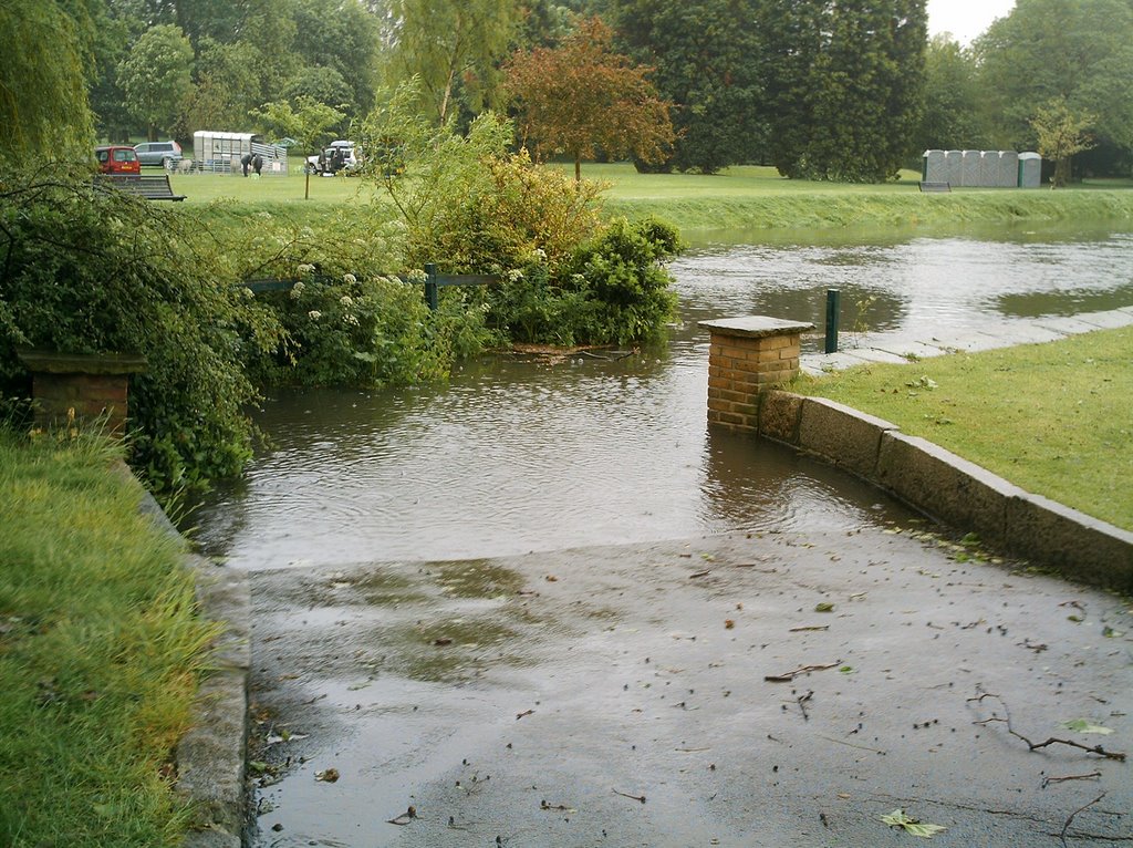 Hall Place Flooded Bank Hol Mon 2008 by mdaniels