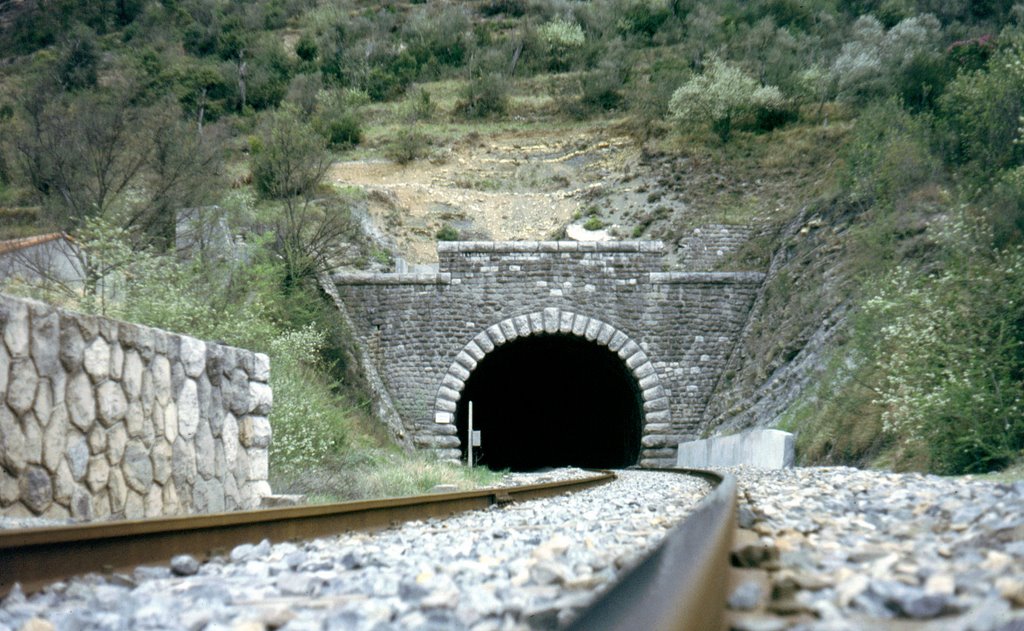 Tunnel Mont Grazian sud by Claudio Capaccio