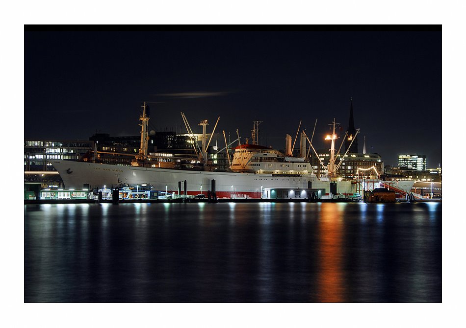 Cap San Diego @ Night by hafenfotos.com