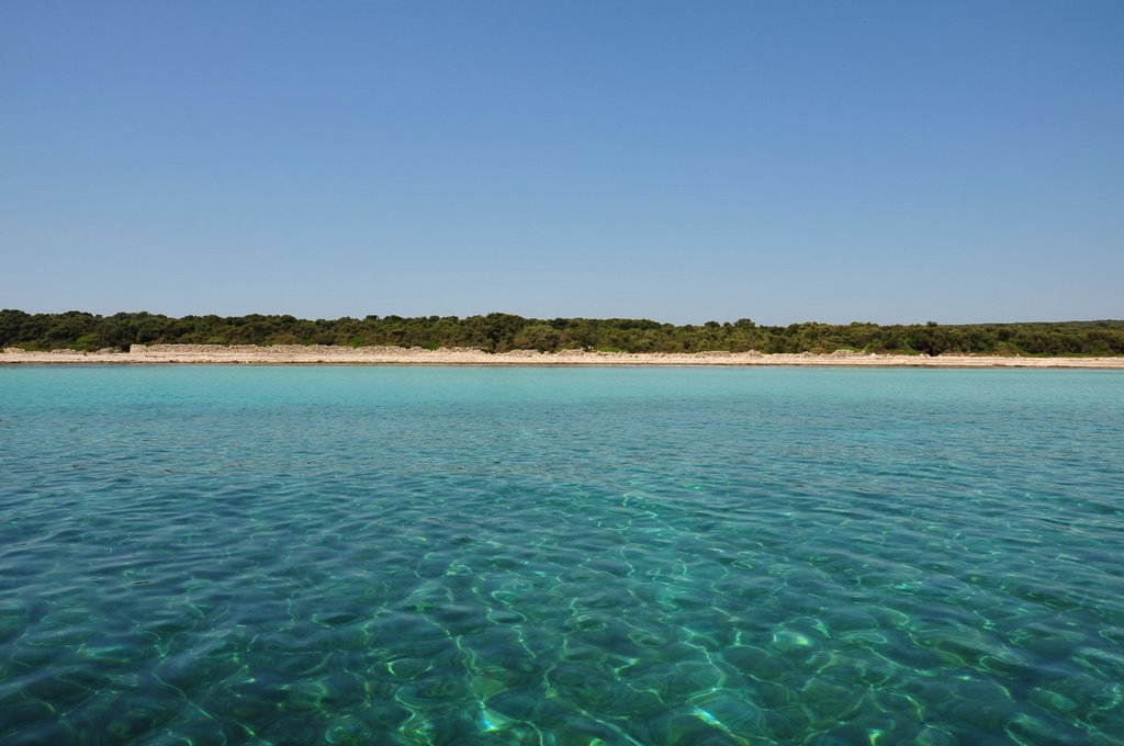 White sandy beach in South Olib,Croatia. by Vladimiro Mazzotti