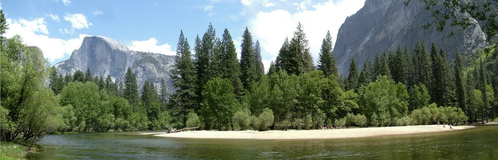 Yosemite & 1/2 dome panorama from the Merced's bank by Peter Ross