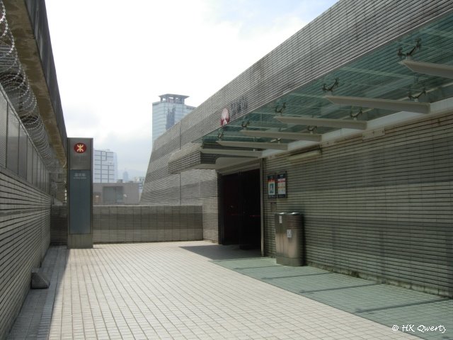 Exit A3, Lai King MTR Station 荔景港鐵站A3出口 by HK Qwerty