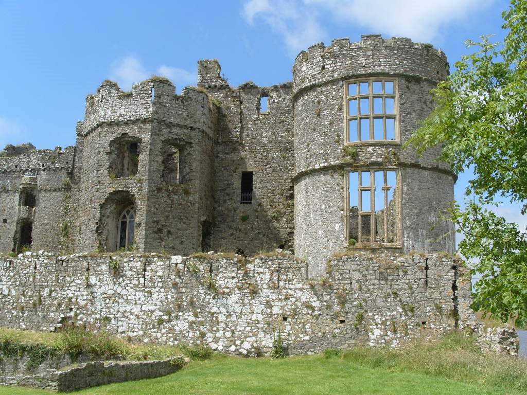 Carew castle by julielou67