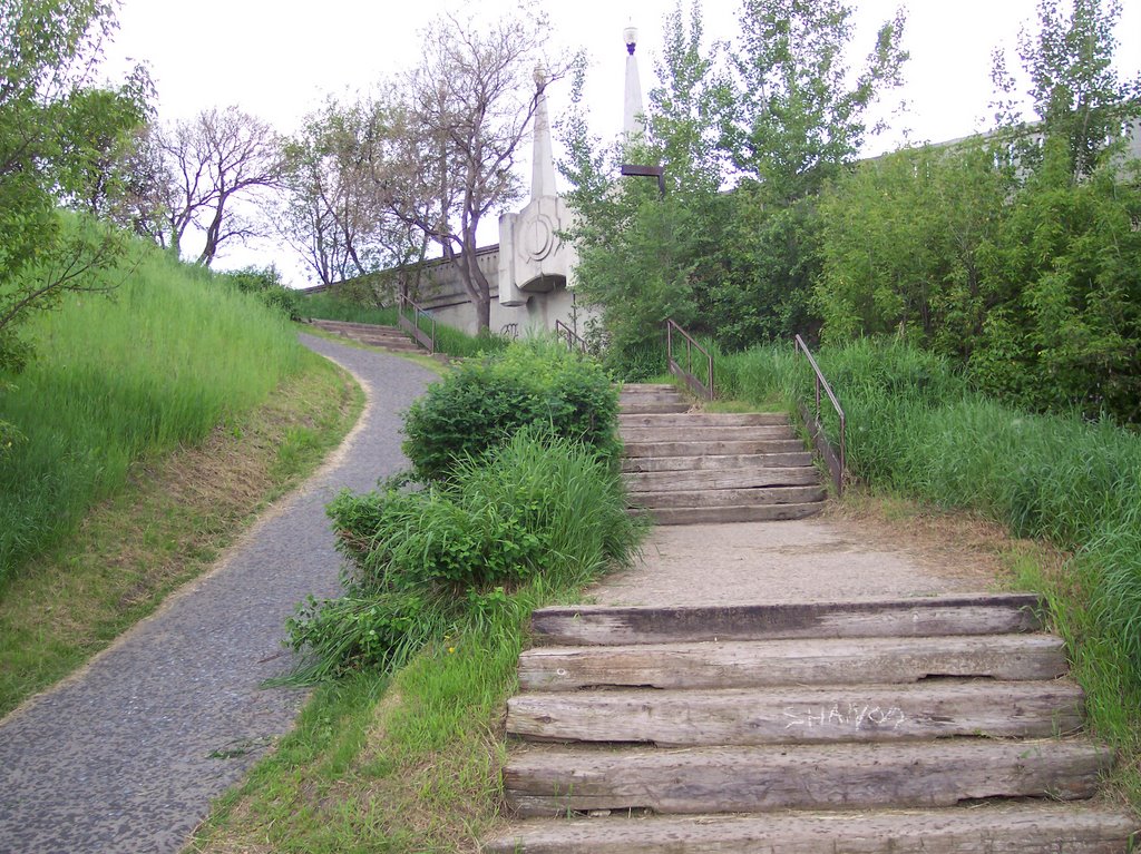 Pathway beside Broadway Bridge by JKiss36