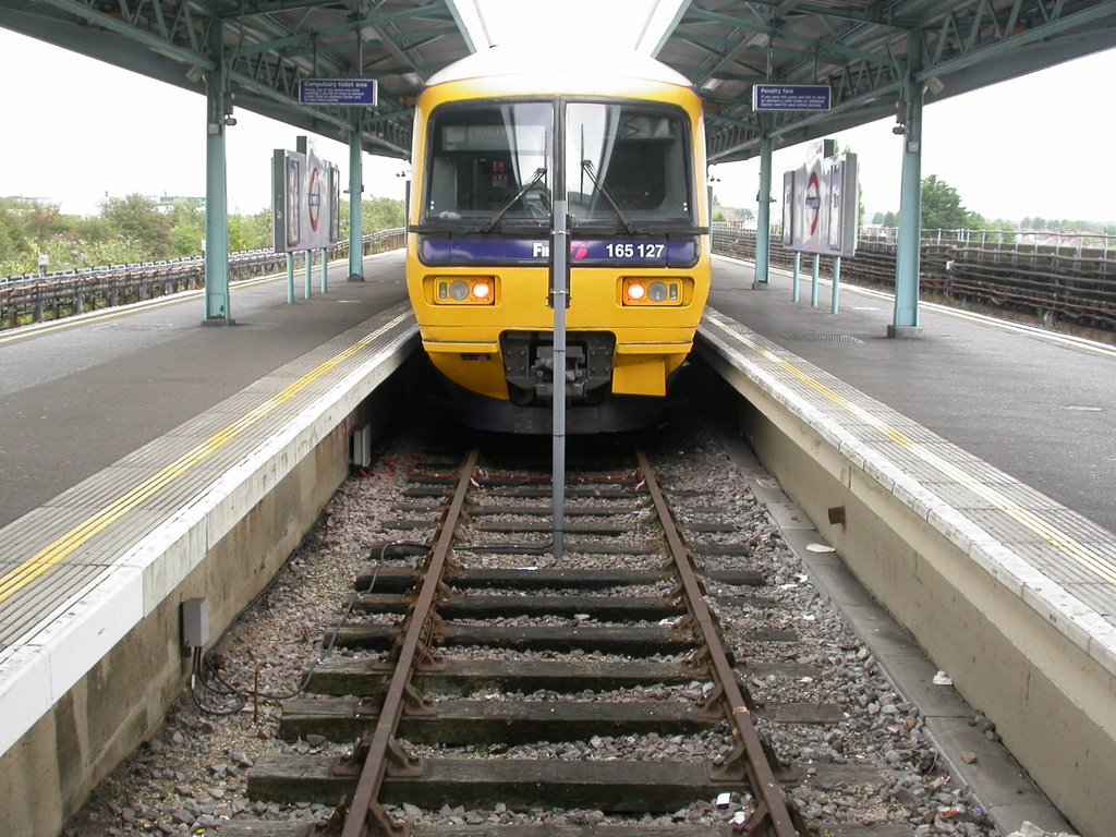 Greenford station by Il Choi