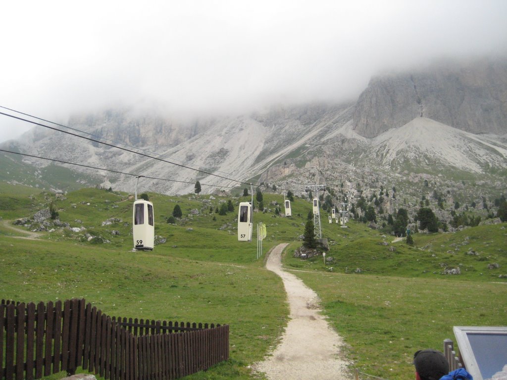 Seilbahn zur Toni Demetz Hütte by dierk1973