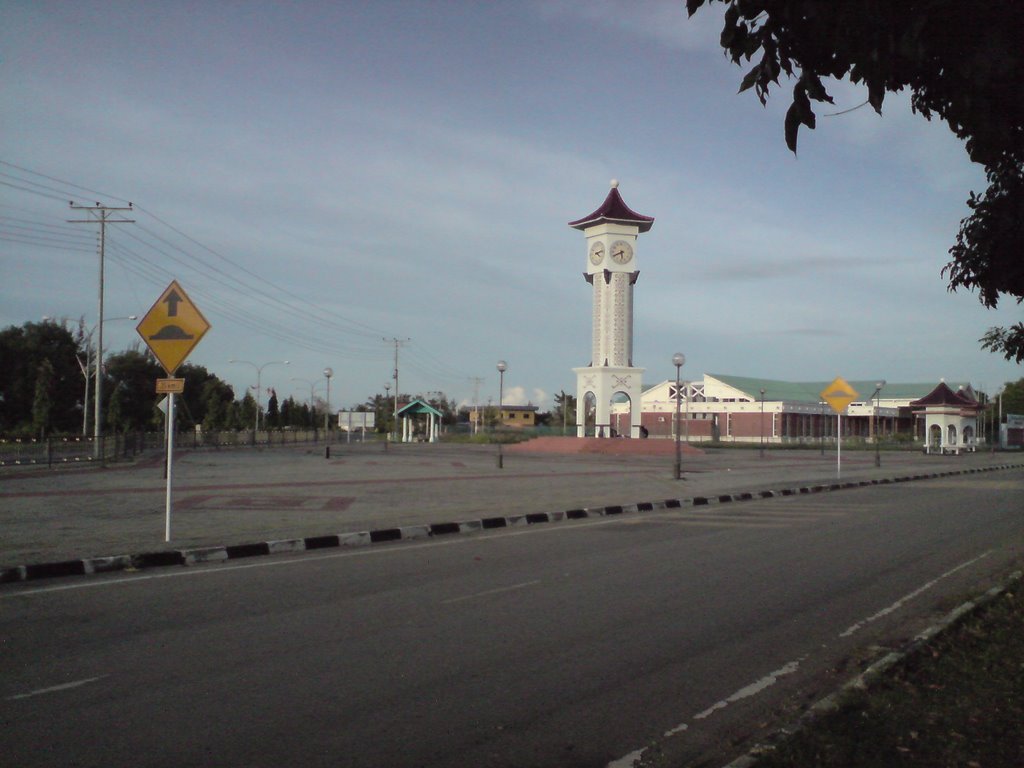 A View of The Kudat Clock Tower by Rosle Basas