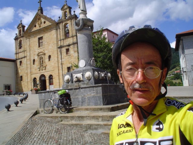 El ciclista-peregrino en Markina by JASegura