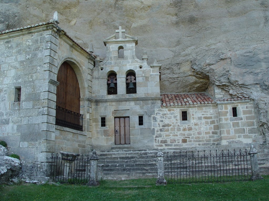 La Ermita de San Bartolomé en El Monumento natural de Ojo Guareña by pacajudez