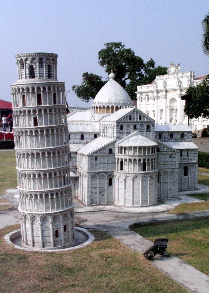 Pisa tower by sigree