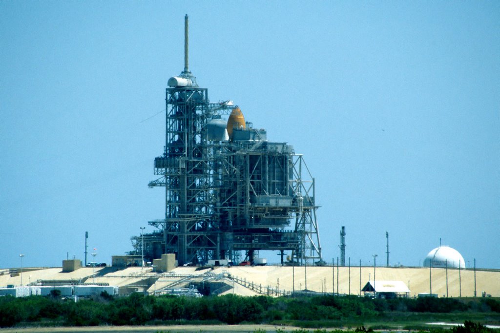 Discovery on Lauchpad (STS-91) by Cenic