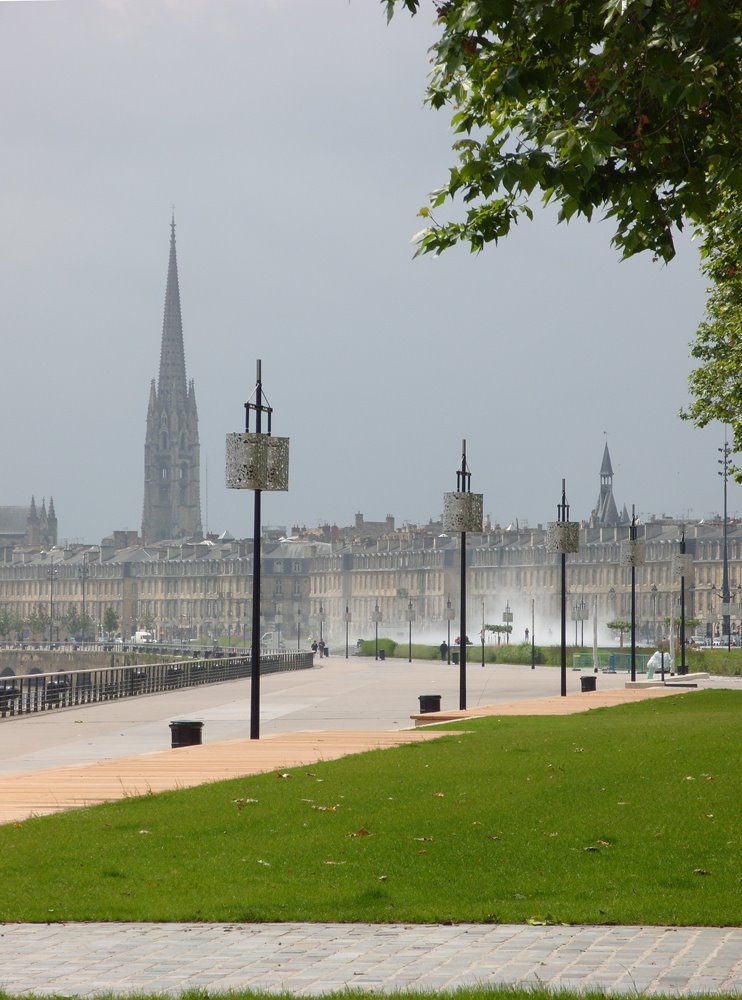 Quai Louis XVIII - Bordeaux, Aquitaine by Gurvan Bourgeron