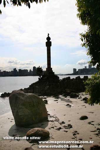 Marco do descobrimento em São Vicente by www.imagensaereas.co…