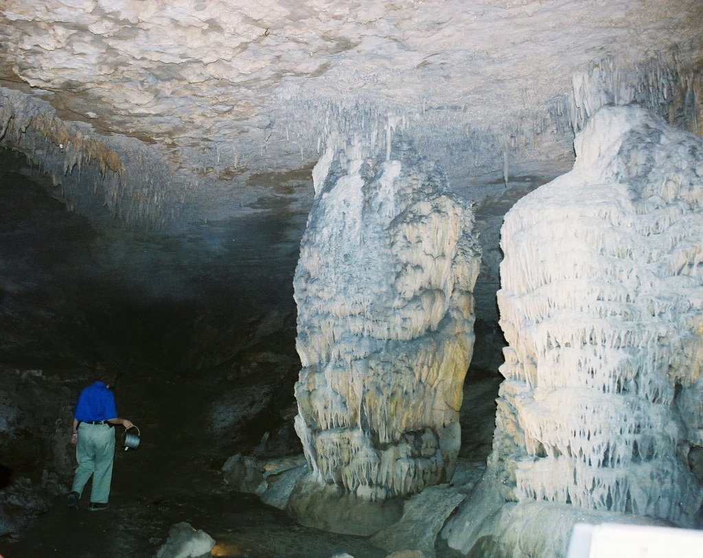 Fantastic Caverns by Gshelton