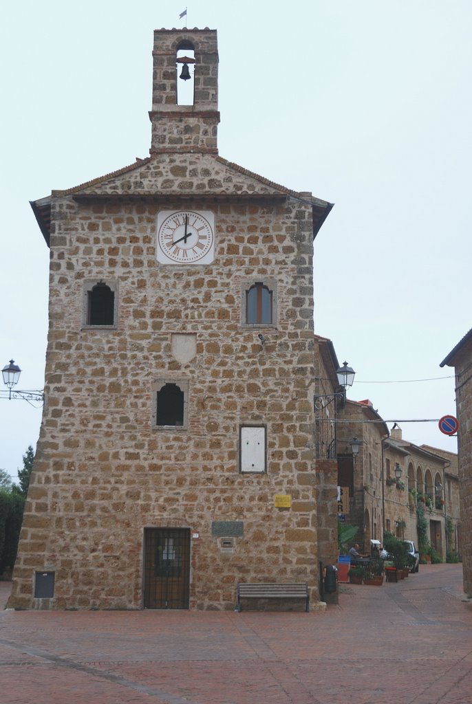 Sovana Palazzo Pretorio by Giorgio Vido