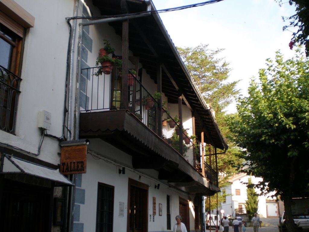 Calle del Convento Hervás by Chemamontañés