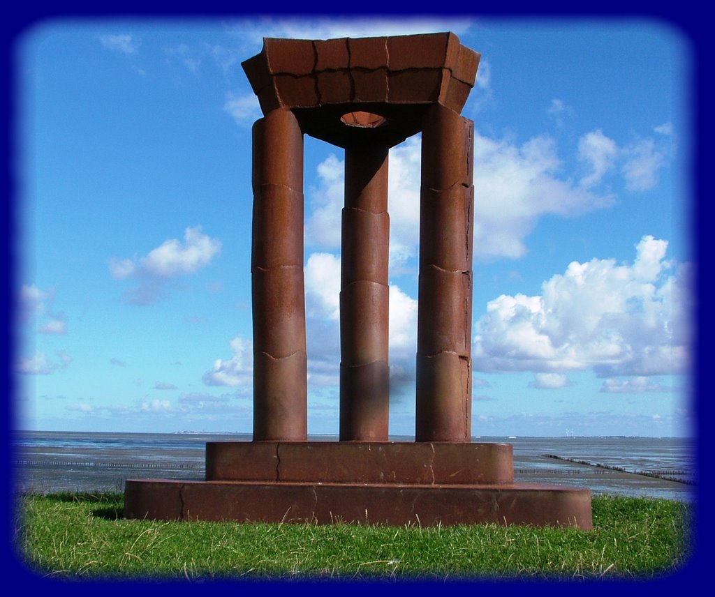 Noordelijkste puntje vaste land boven Uithuizen , de Noordkaap by K.Dijkhuis