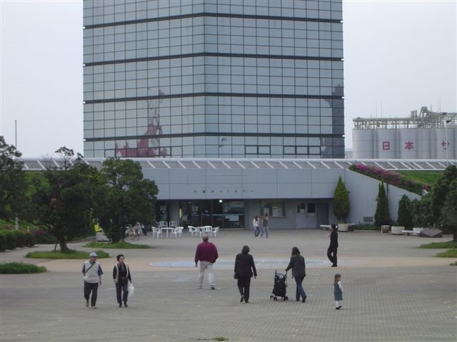 Chiba Port Tower 千葉ポートタワー a big tower in a nice city, entrance http://en.wikipedia.org/wiki/Chiba_Port_Tower http://ja.wikipedia.org/wiki/%E5%8D%83%E8%91%89%E3%83%9D%E3%83%BC%E3%83%88%E3%82%BF%E3%83%AF%E3%83%BC by 工藤マイケル