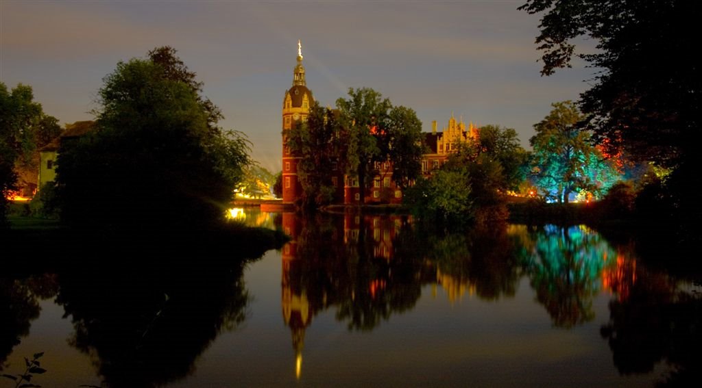 Furst Puckler Palace in die Nacht - foto by Irek Wilk by Łyk Mużakowa