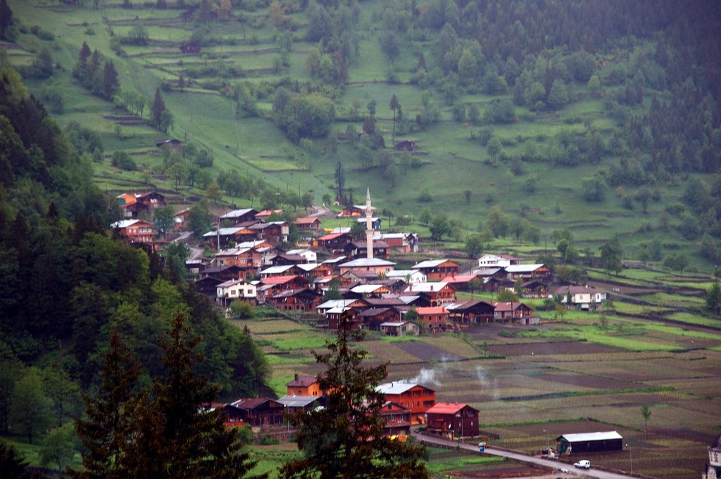 Uzungol, Caykara, Trabzon by Seref Halicioglu