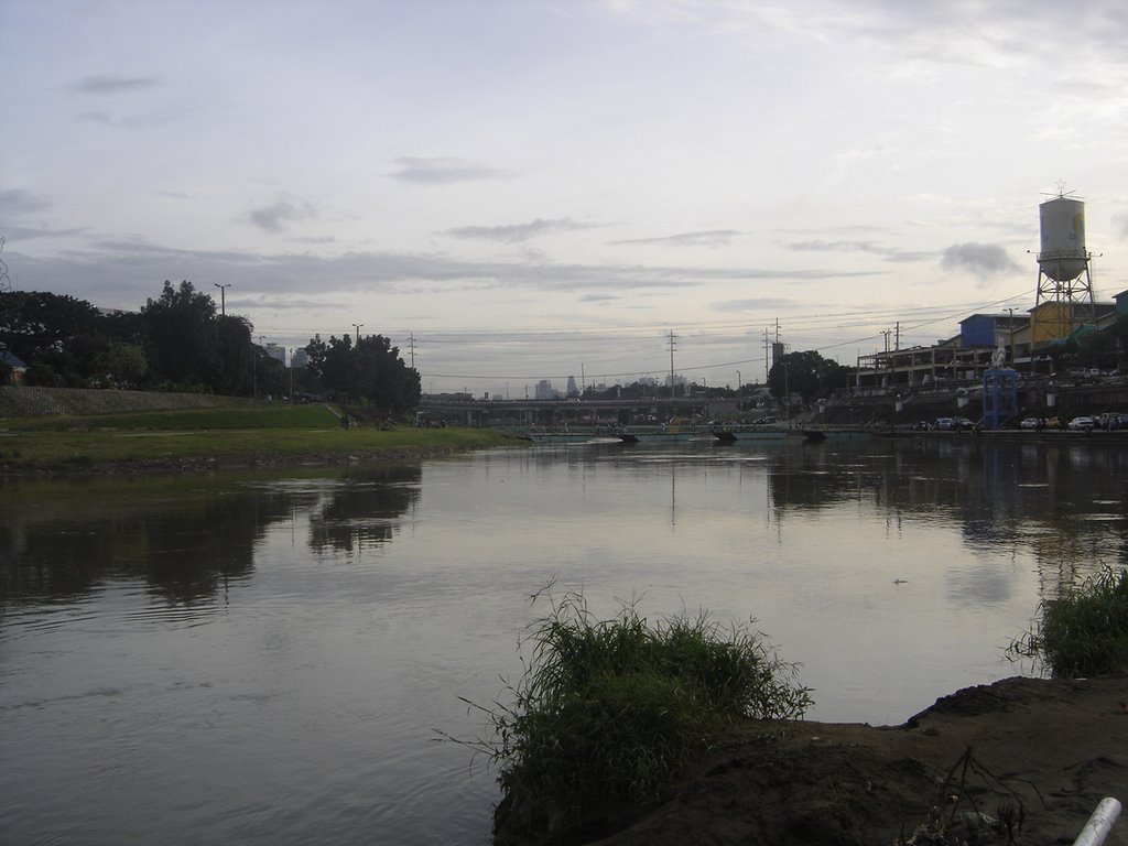 Marikina City riverpark beside riverbanks mall and SM mall. by joa_jm_minho_letada