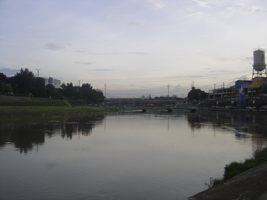 Marikina City riverpark beside riverbanks mall and SM mall. by joa_jm_minho_letada