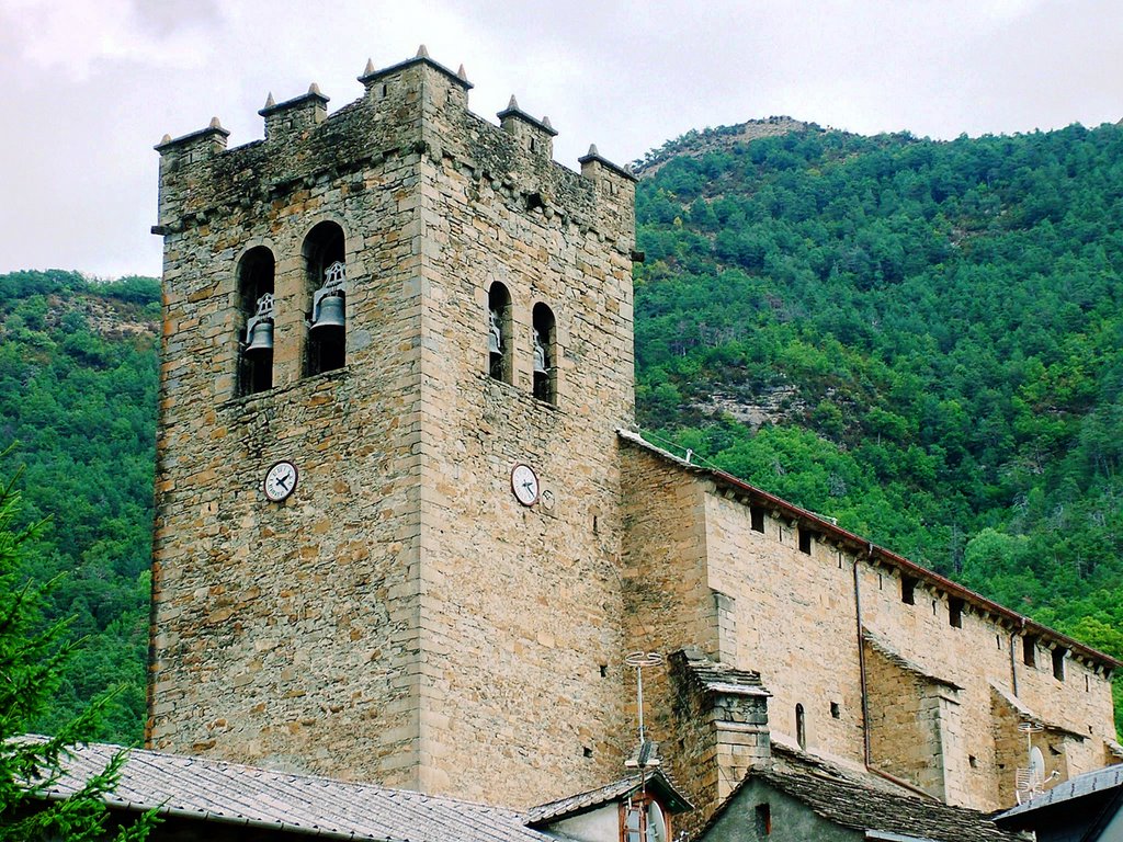 Broto. Iglesia Castillo by Jesús Chicharro